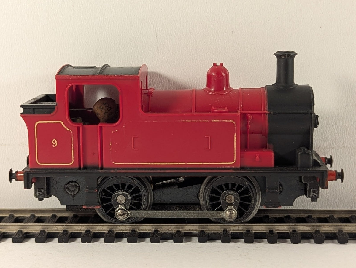 Tri-ang OO Gauge 0-4-0 Tank Locomotive Steam Locomotive 9 Red