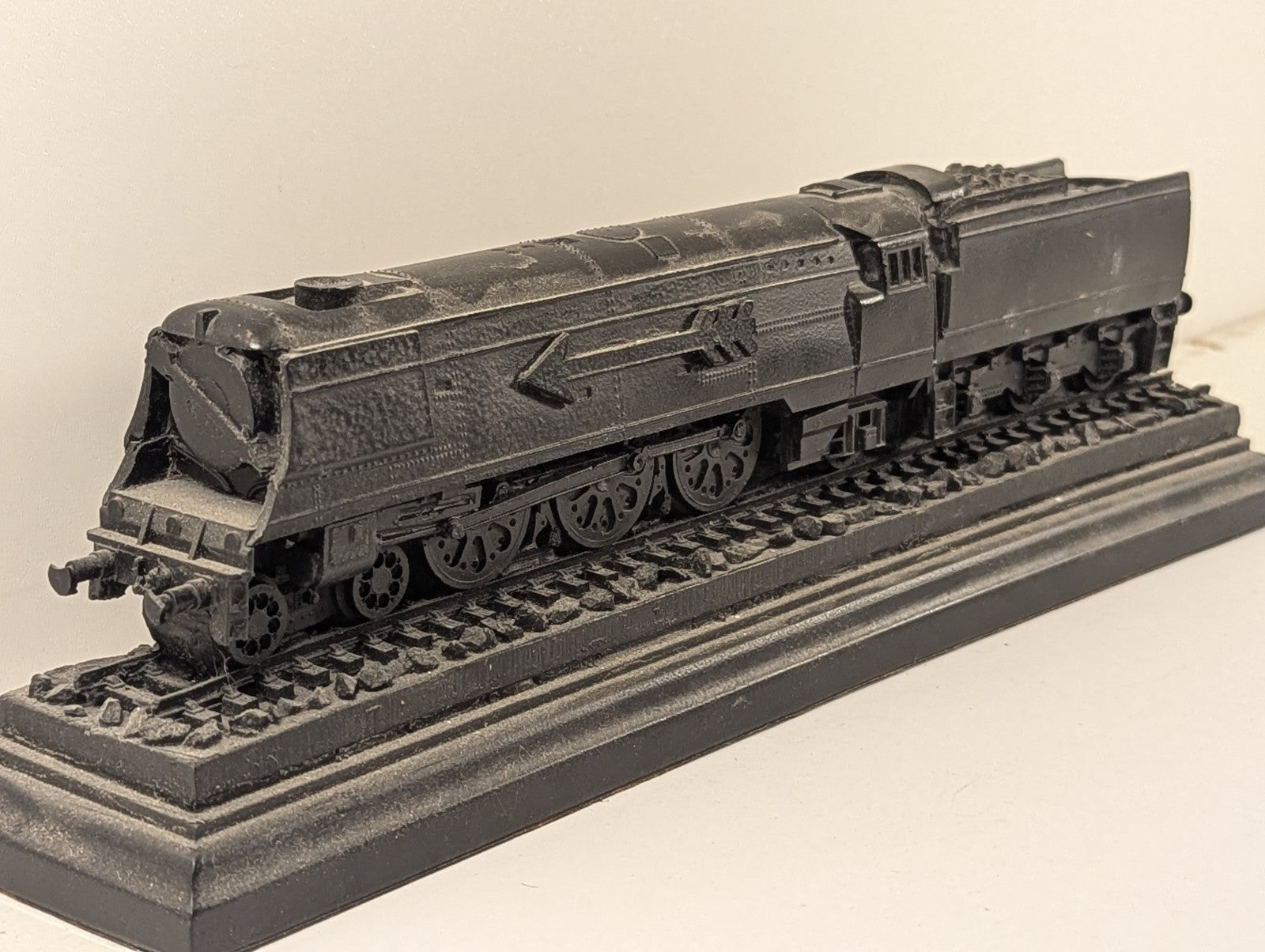Classique Coal Model Locomotive of the "Golden Arrow