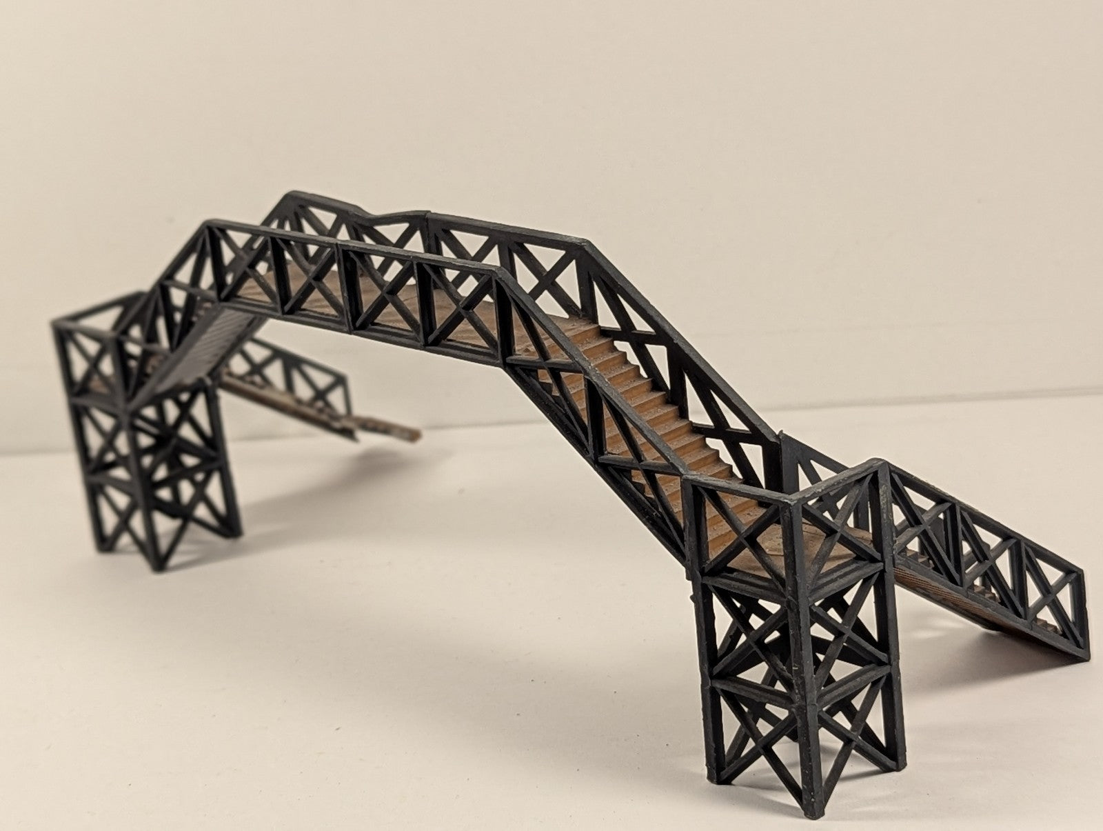 Hornby OO Gauge Station Footbridge Black and Brown R187