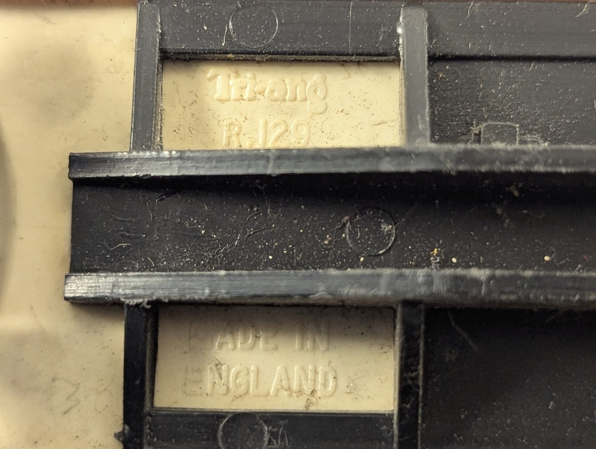 Tri-ang OO Gauge Refrigerator Van Goods Wagon T.R. 2690 Cream R.129