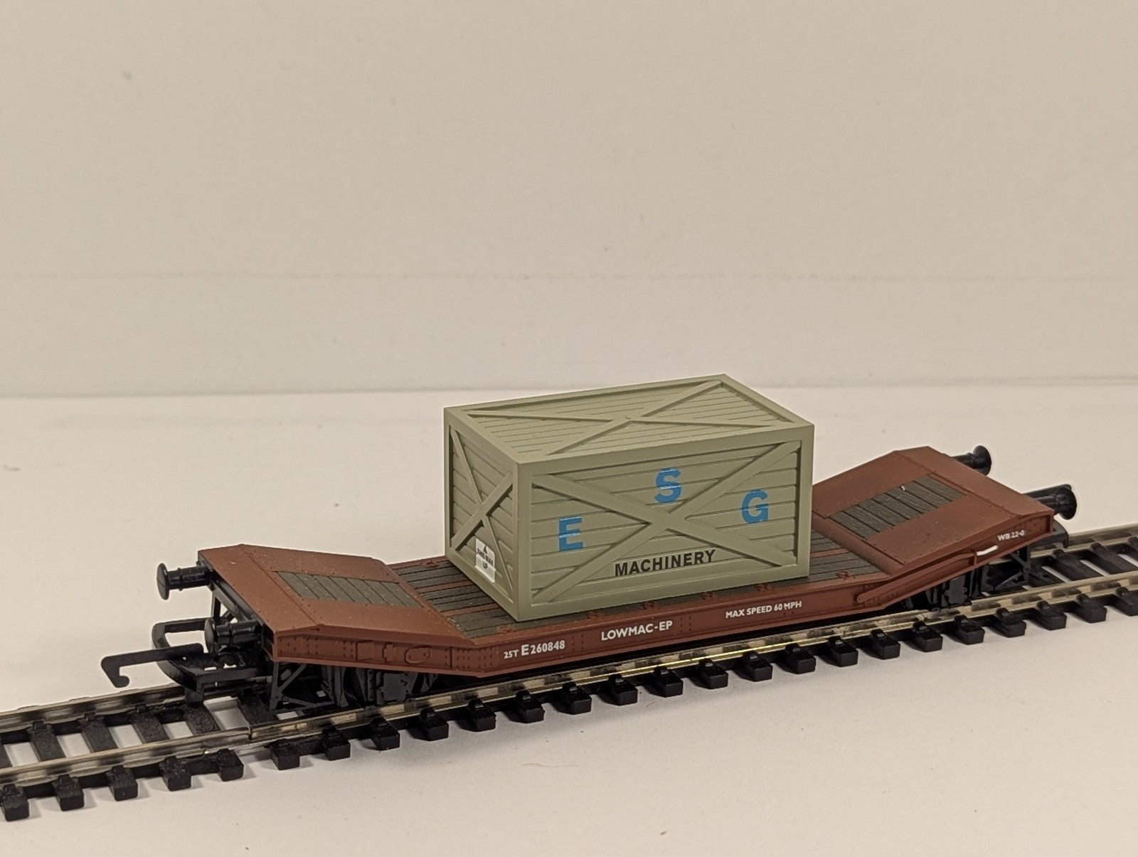 Hornby OO Gauge BR Lowmac EP with Crate Load 'ESG Machinery'