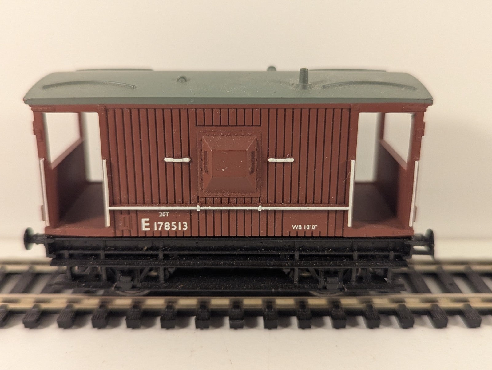 Bachmann Branchline OO Gauge 20 Ton Brake Van E178513