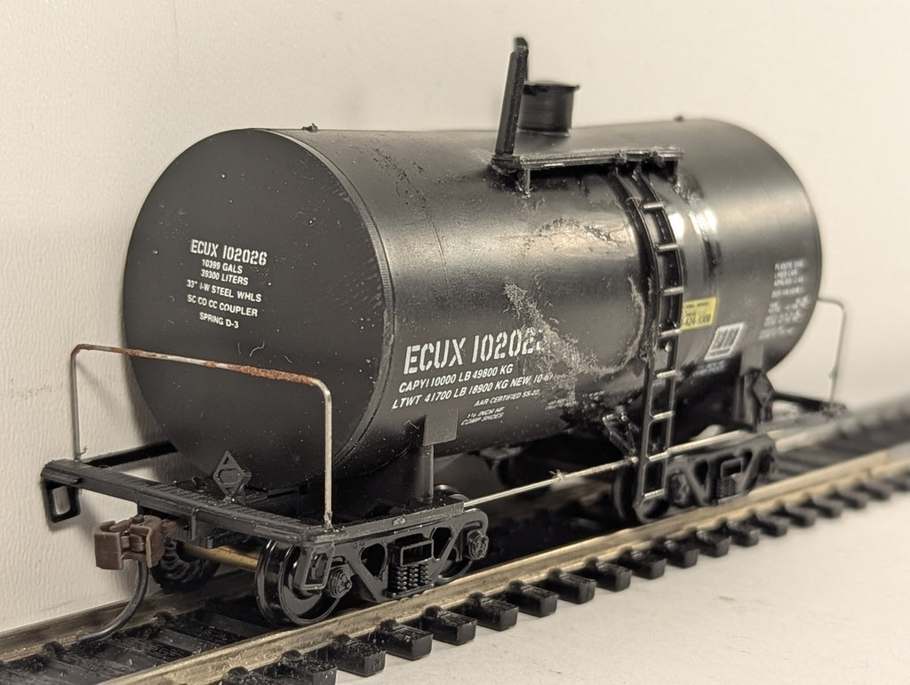 Walthers HO Gauge 30ft Tank Car ECUX 102026 ECUX Black 932-5105