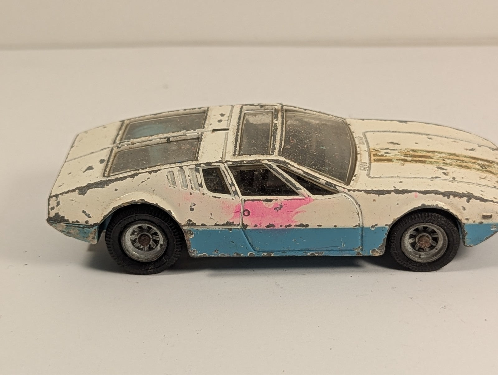 Corgi Toys 271 Ghia 5000 Mangusta with De Tomaso Chassis - Chipped Paint