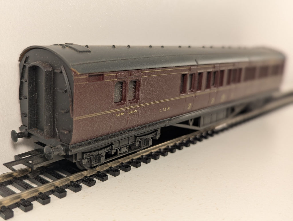 Graham Farish OO Gauge LMS Brake Third Coach - Wrong Box