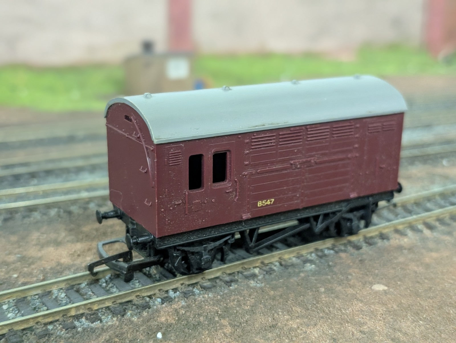 Tri-ang/Hornby R123 OO Gauge Horse Box Wagon B547