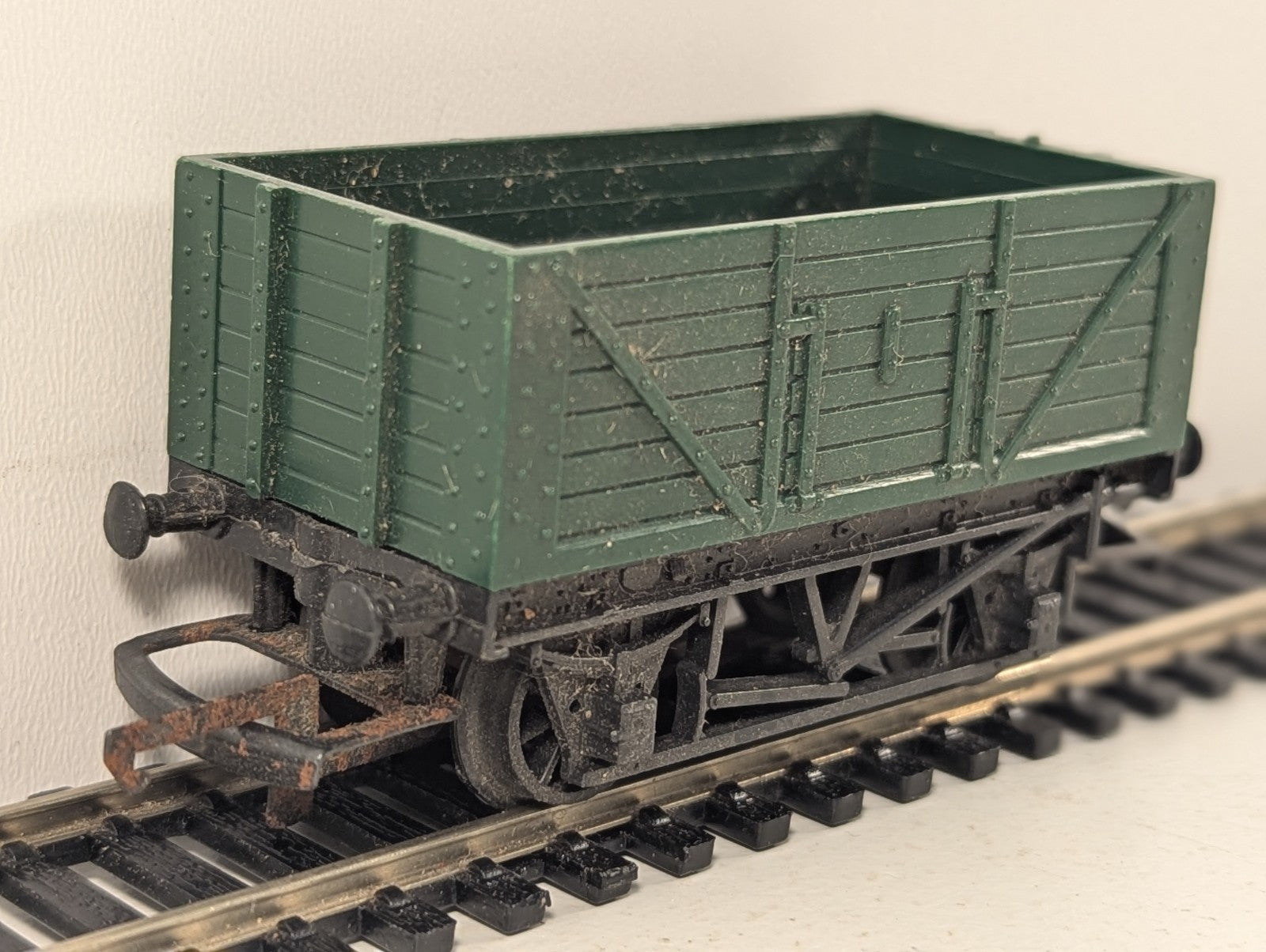 Tri-ang OO Gauge 5 Plank Open Wagon Green