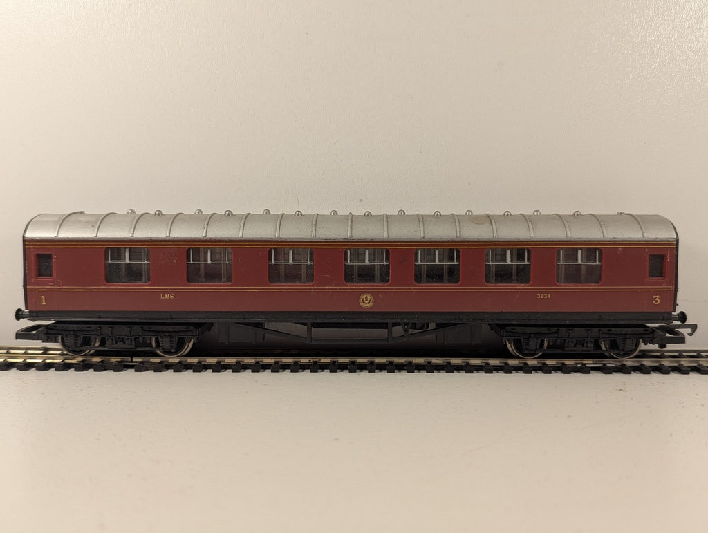 Hornby OO Gauge LMS Composite Coach Passenger Coach 3934 LMS Crimson Lake R437