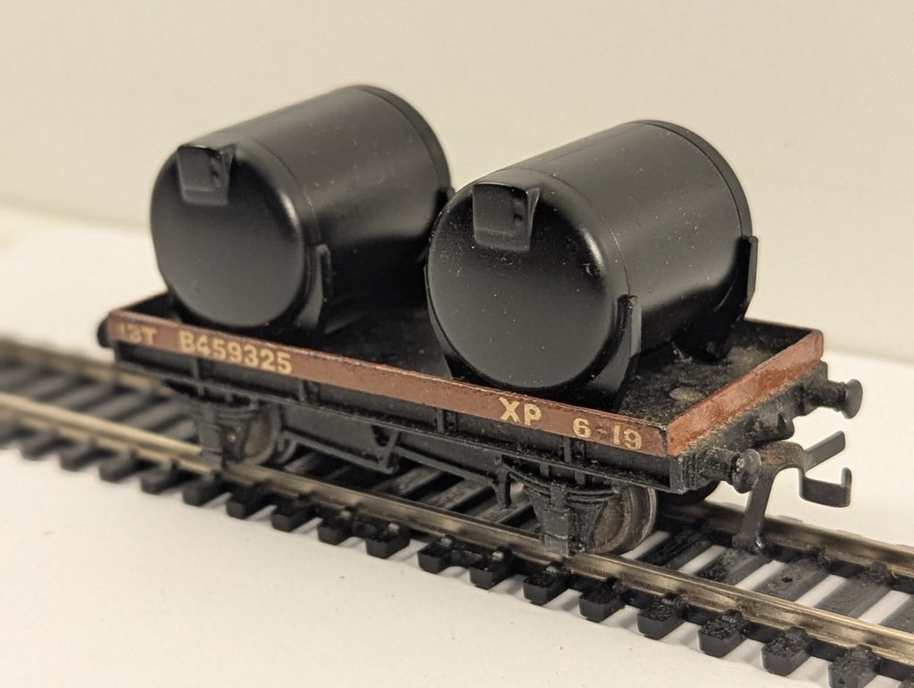 Tri-ang OO Gauge R125 BR Bauxite 1-Plank Wagon with Two Tanks B4593