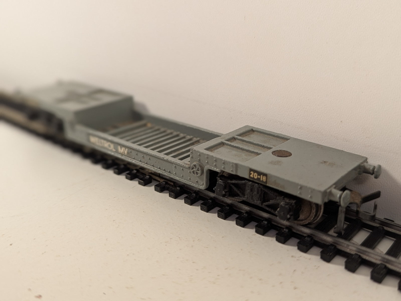 Hornby Dublo 32053 OO Gauge 40 Ton Bogie Well Wagon