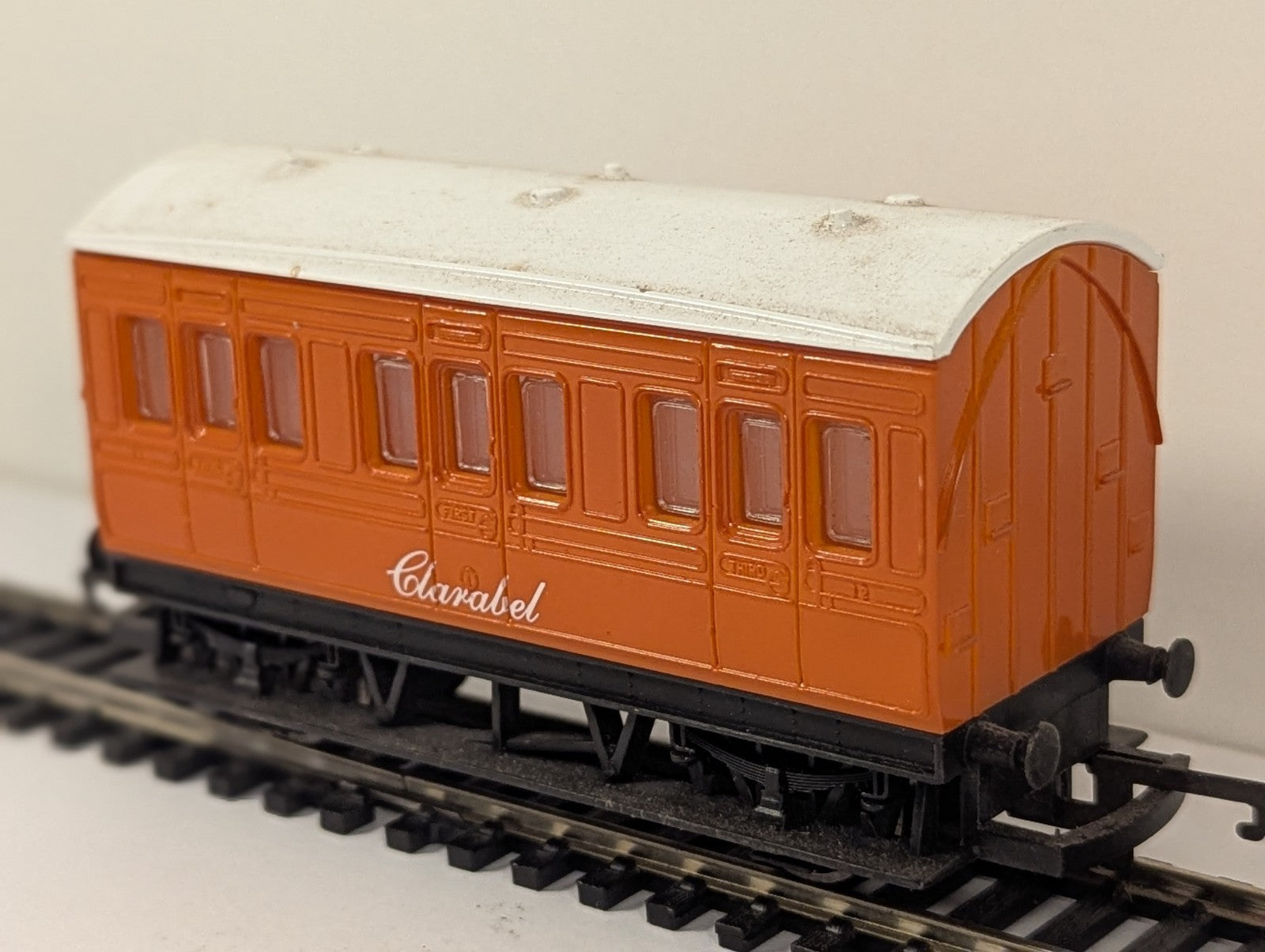 Hornby OO Gauge R112 Thomas & Friends Clarabel Coach