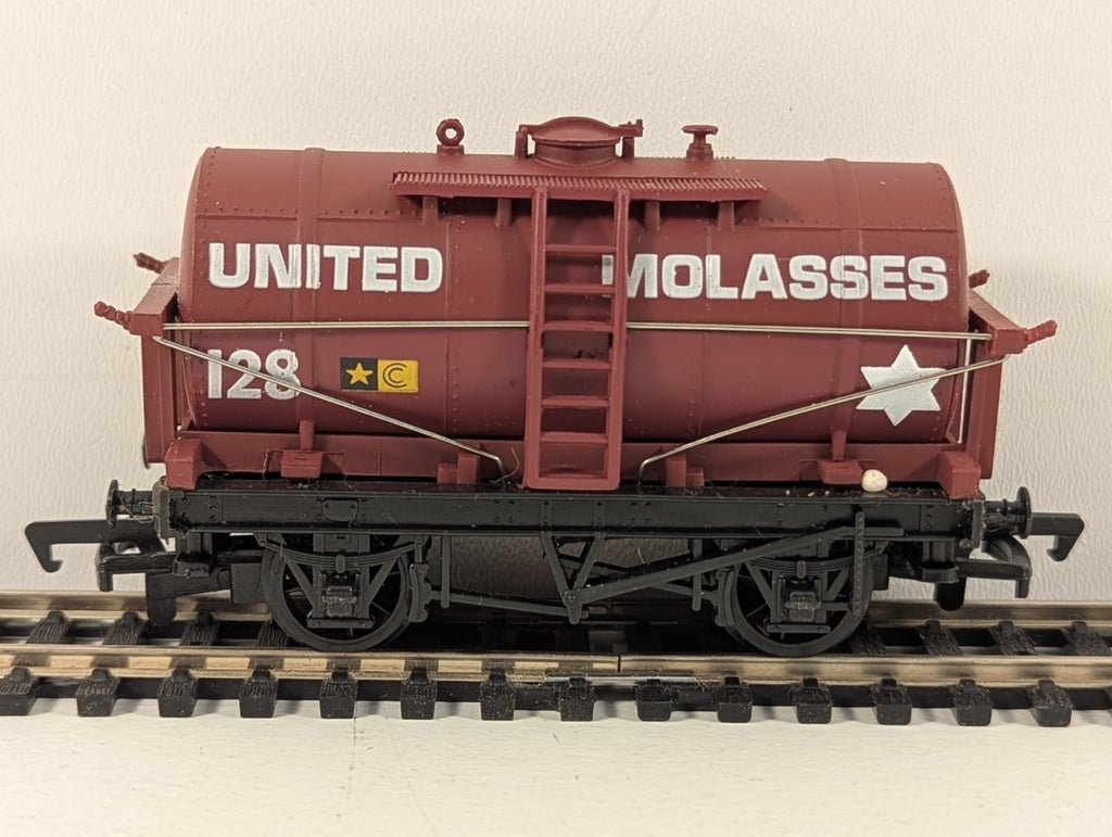 Mainline OO Gauge United Molasses 12 Ton Tanker Wagon