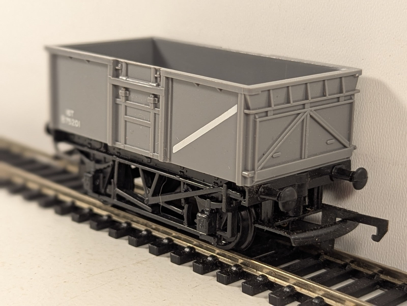 Hornby OO Gauge 16 Ton Mineral Wagon Goods Wagon B75201 BR Grey