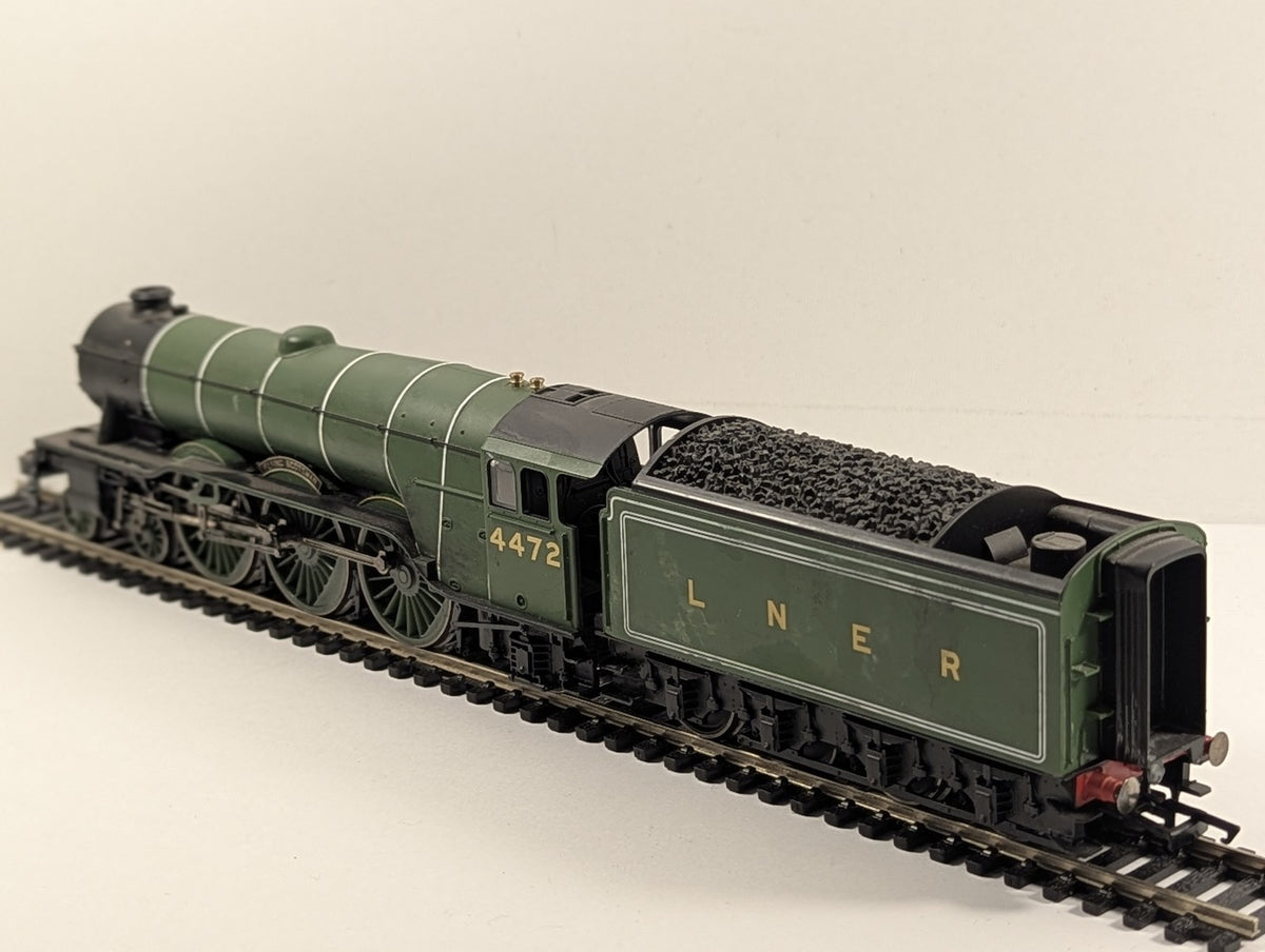 Hornby OO Gauge Flying Scotsman Steam Locomotive 4472 LNER Green