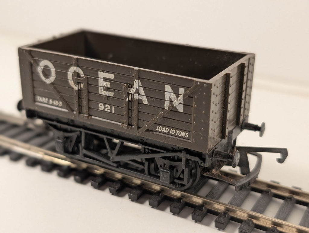 Hornby R204 Ocean 7-Plank Open Wagon – Missing Buffer
