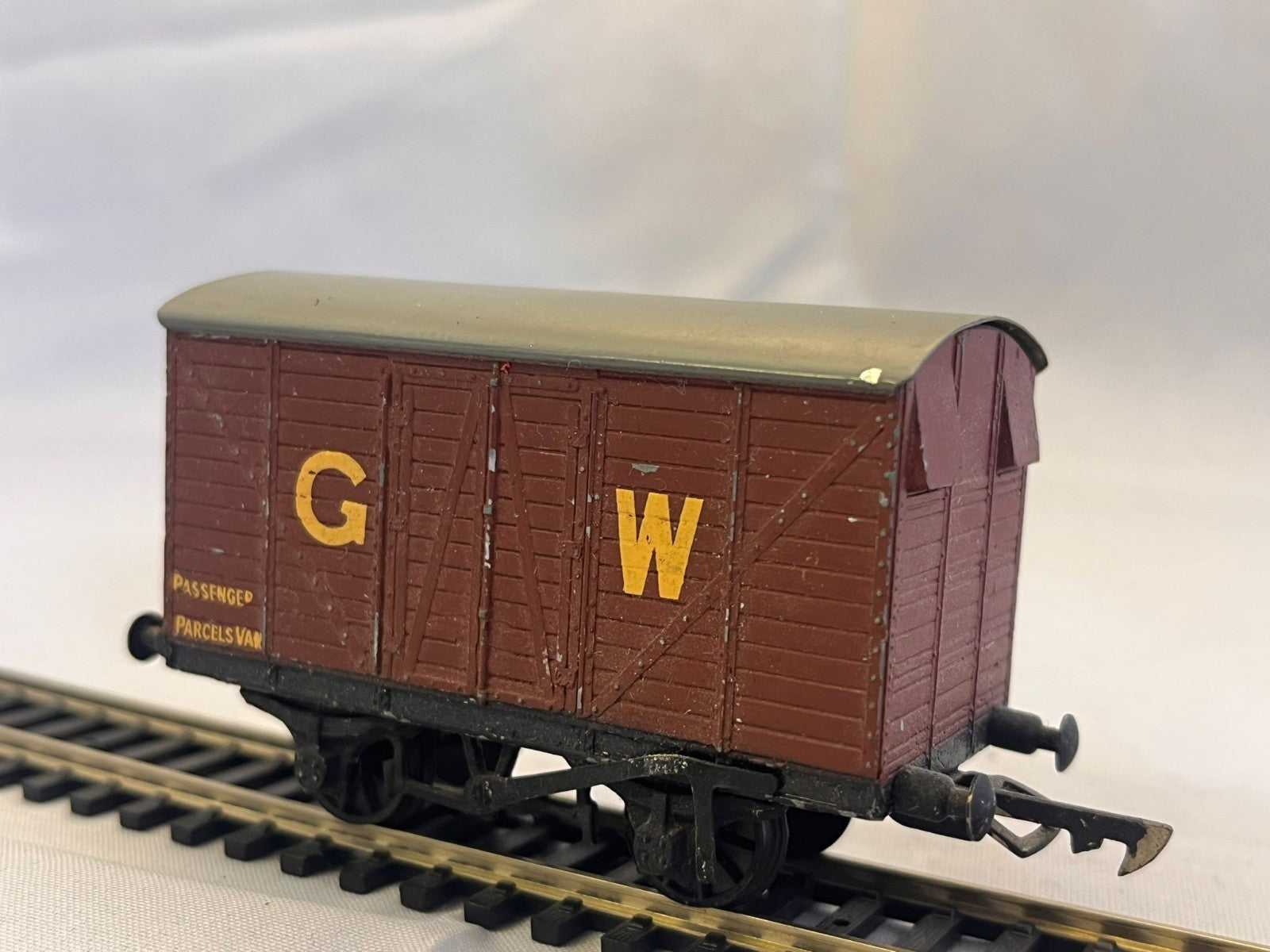 Graham Farrish Vent Van Red/Brown Finish