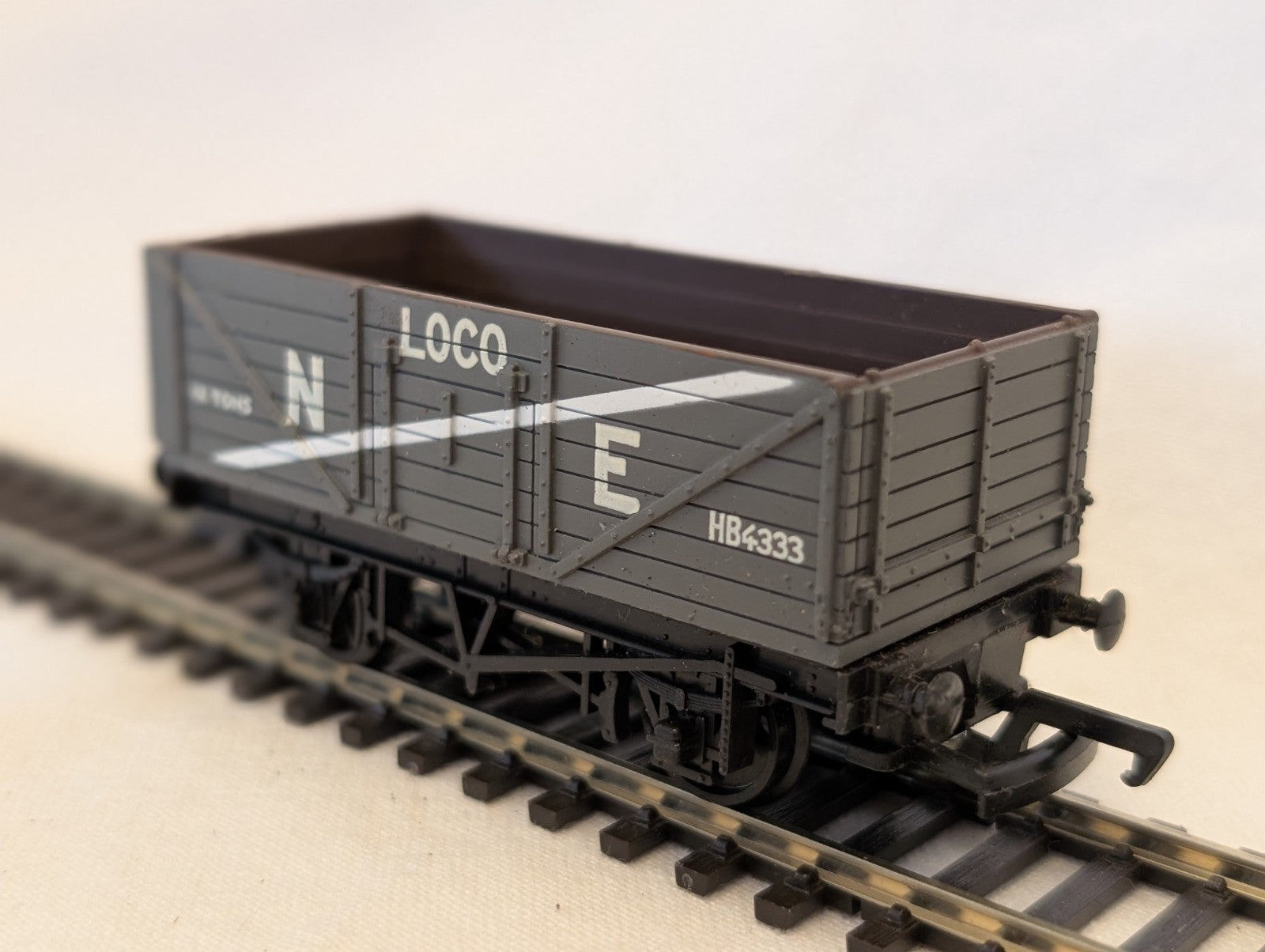 Mainline OO Gauge 7 Plank 12 Ton Loco Coal Wagon Goods Wagon HB4333