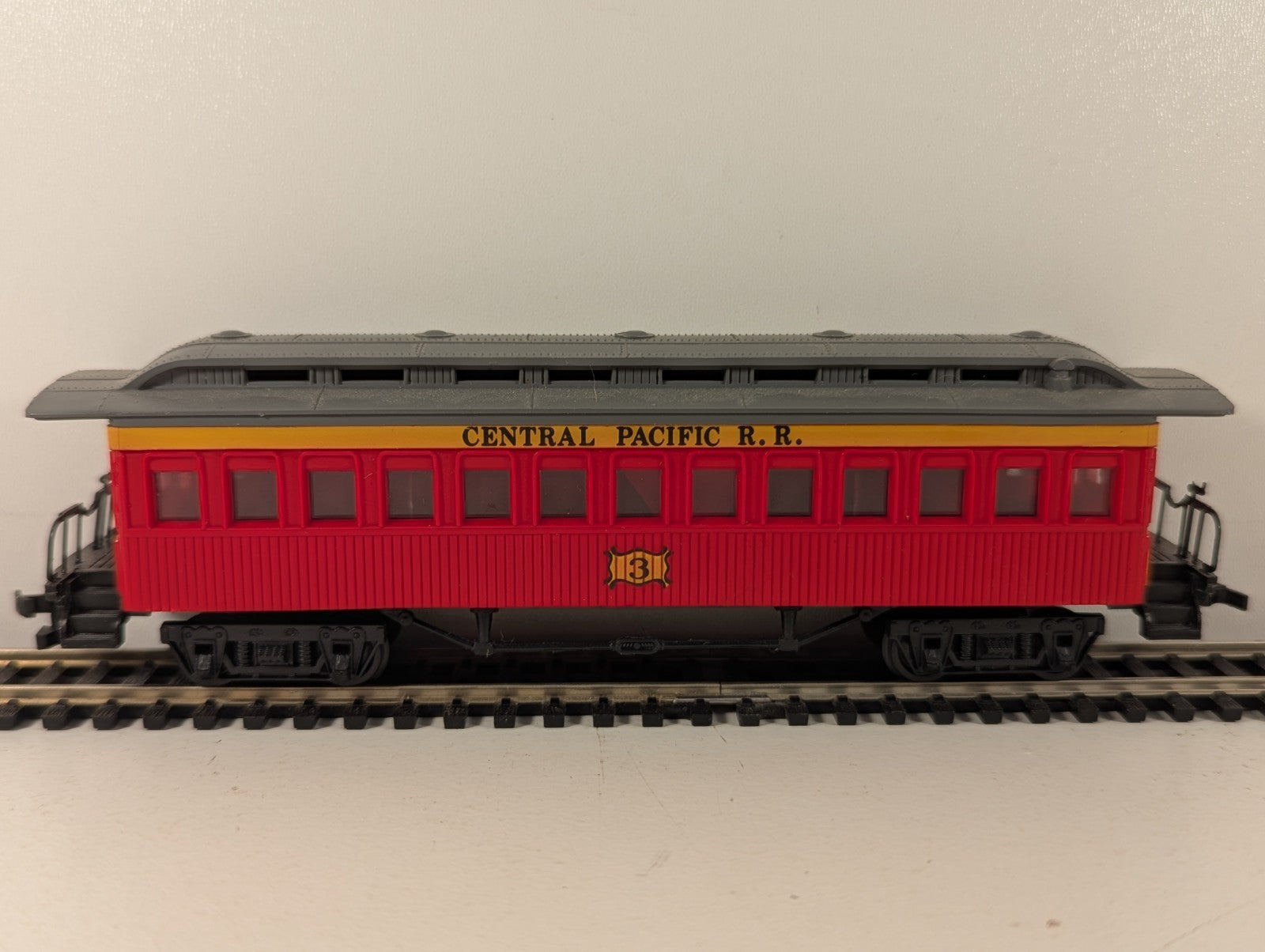 Bachmann 43-1029-24 HO Gauge Central Pacific 47ft Old Time Coach - Boxed