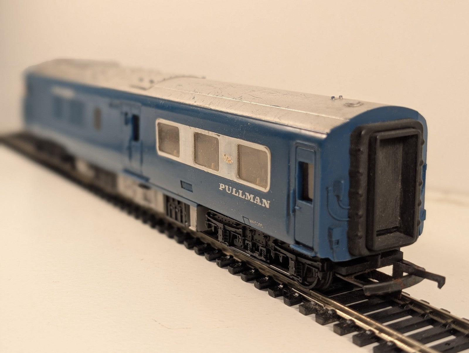 Tri-ang Hornby OO Gauge Blue Pullman Dummy Car Missing Buffer Heads