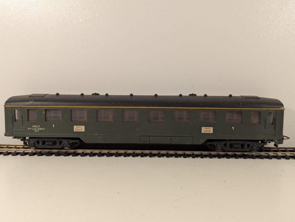 Hornby-Acho HO Gauge SNCF 1st Class Green Passenger Coach