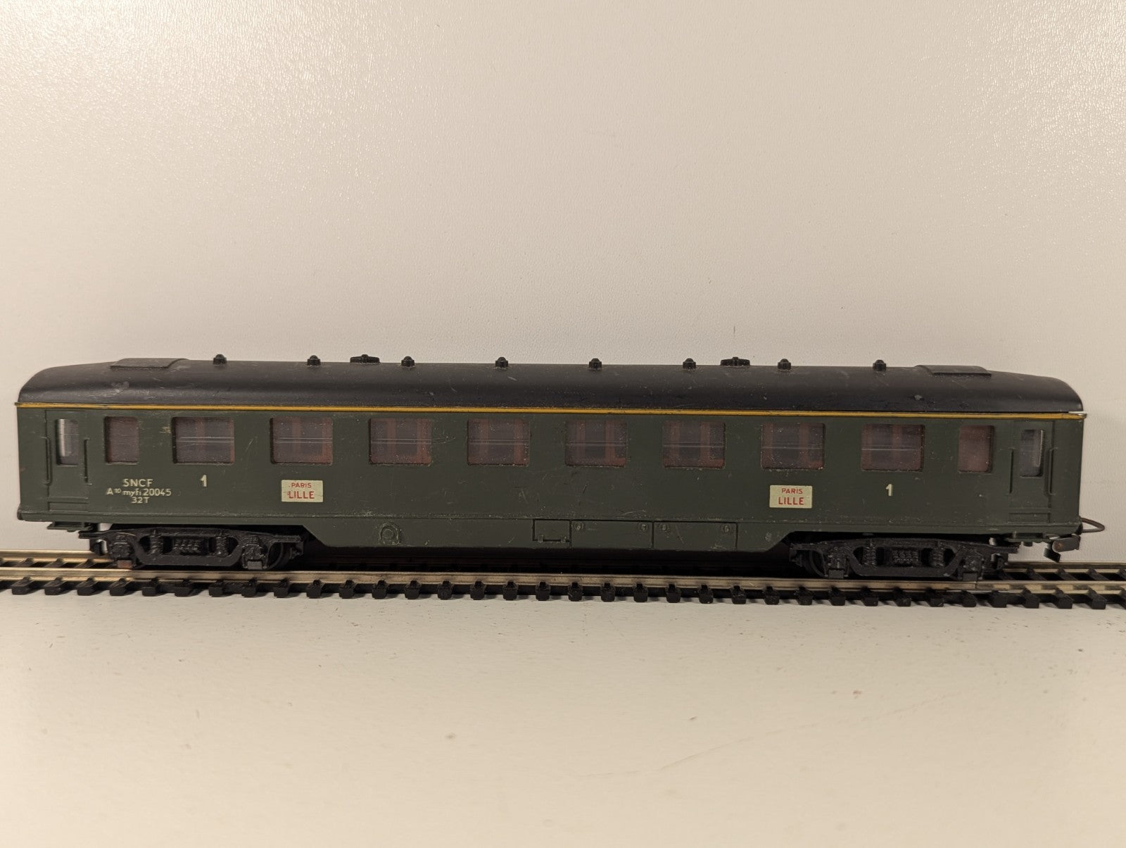 Hornby-Acho HO Gauge SNCF 1st Class Green Passenger Coach