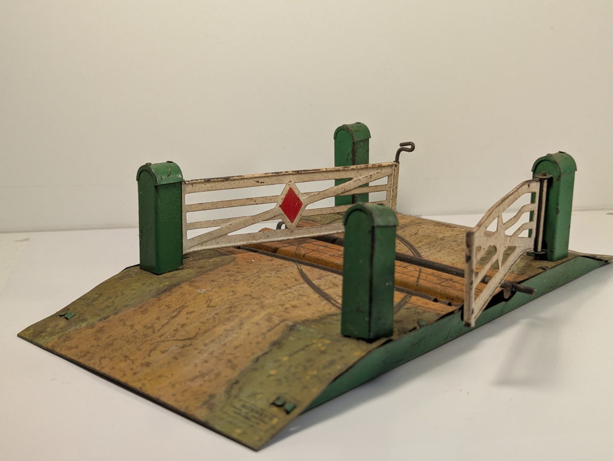 Hornby O Gauge No.1 Level Crossing
