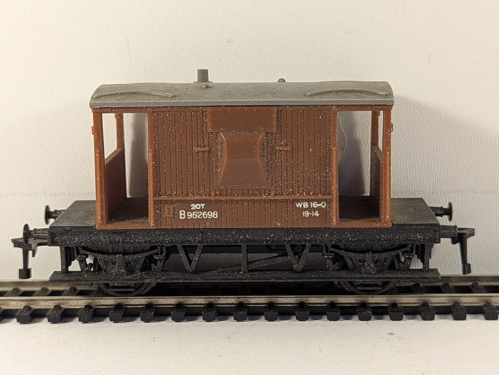 Tri-ang OO Gauge BR 20 Ton Brake Van B952698 BR Bauxite R16