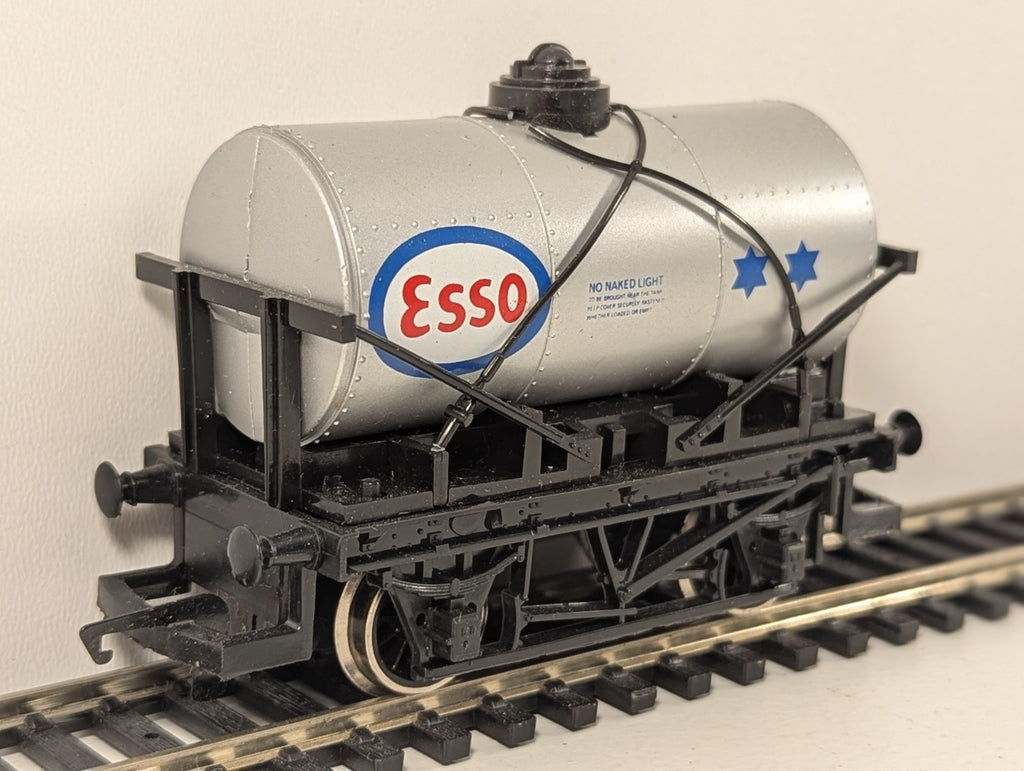 Hornby OO Gauge Esso Tank Wagon
