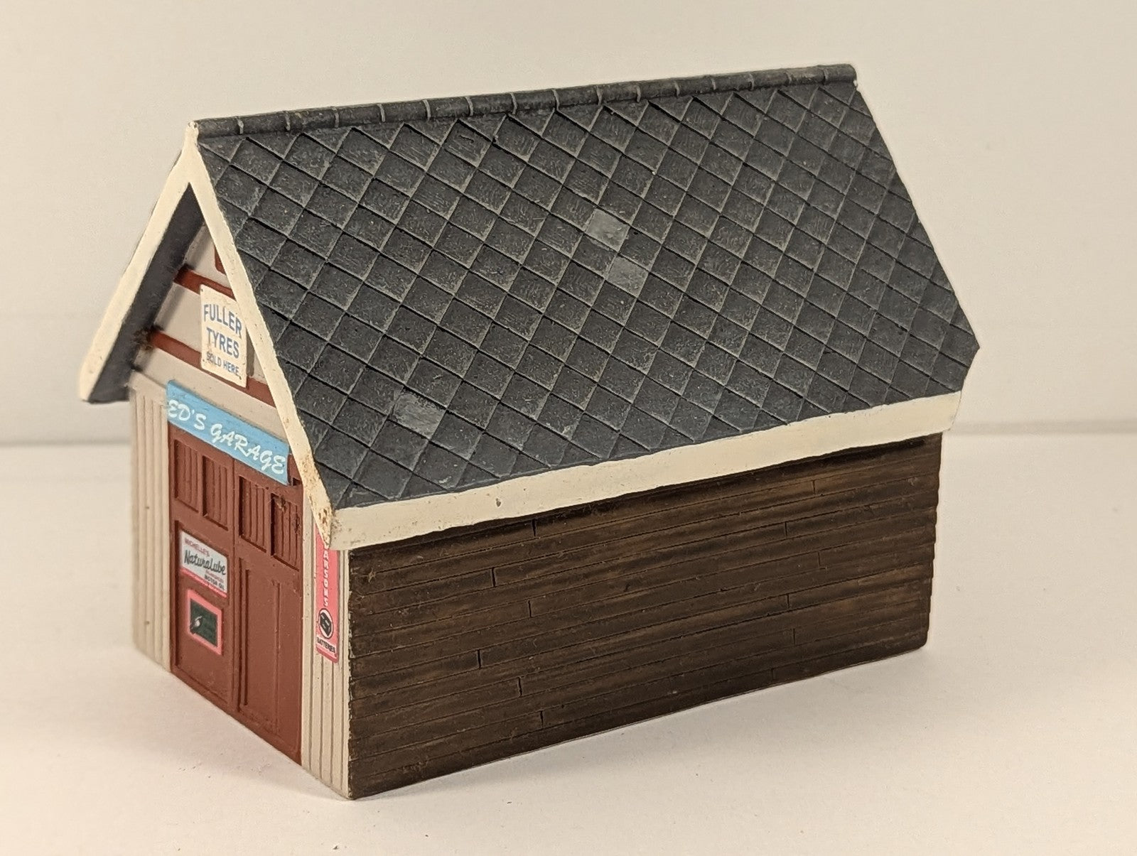 Hornby OO Gauge Ed's Garage Building 44-290