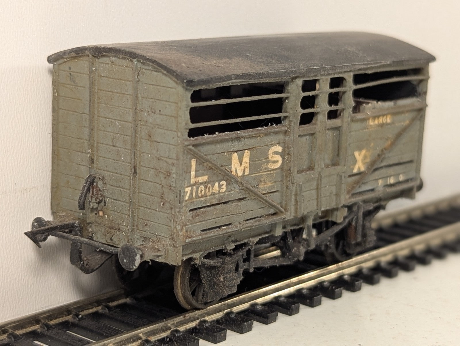 Kitbuilt OO Gauge LMS Large Cattle Wagon Goods Wagon 8456 LMS Grey