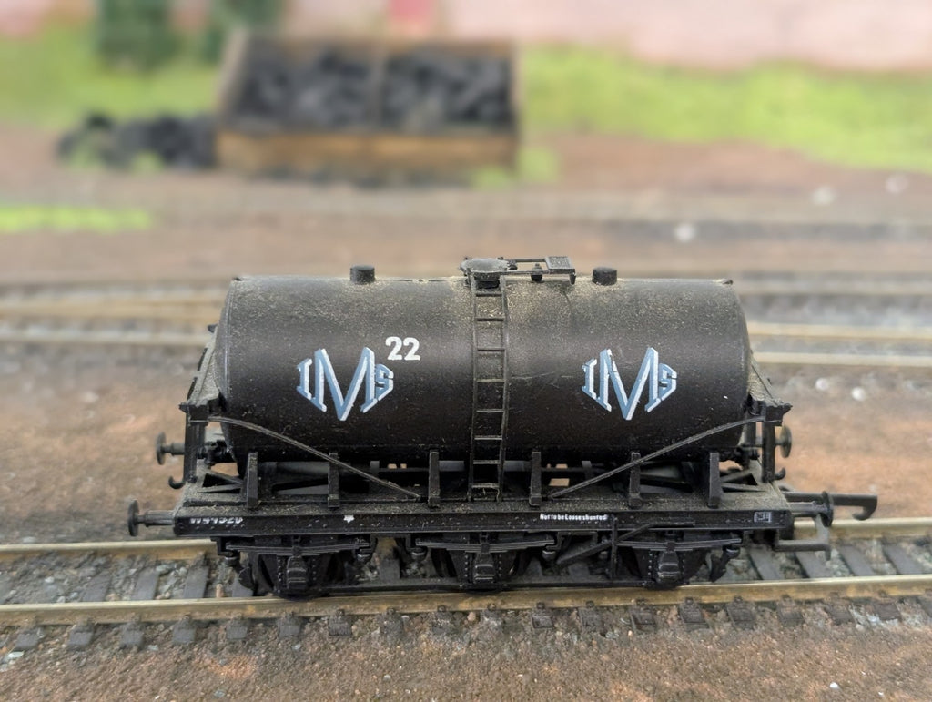 Lima 305642 OO Gauge 6 Wheel Milk Tank Wagon "IMS"