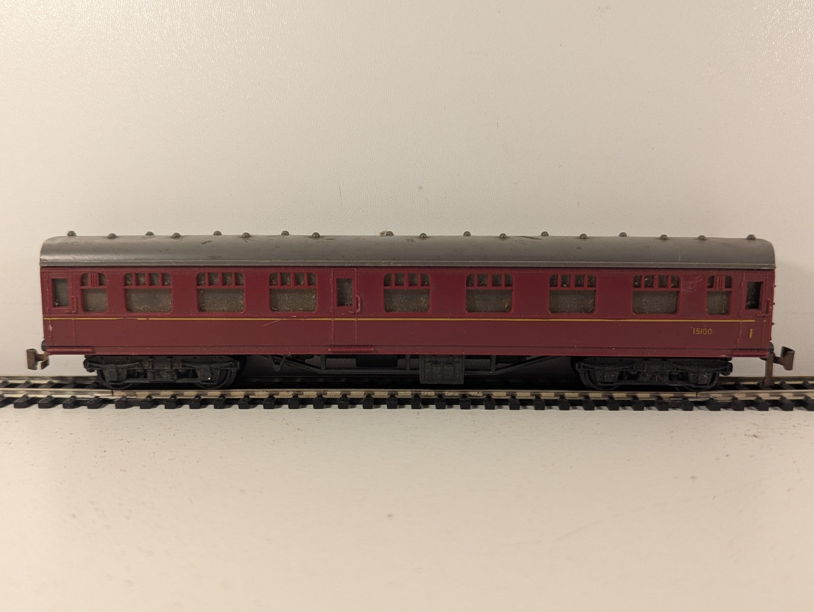 Jouef Playcraft HO Gauge BR Maroon Composite Coach Passenger Coach 15100