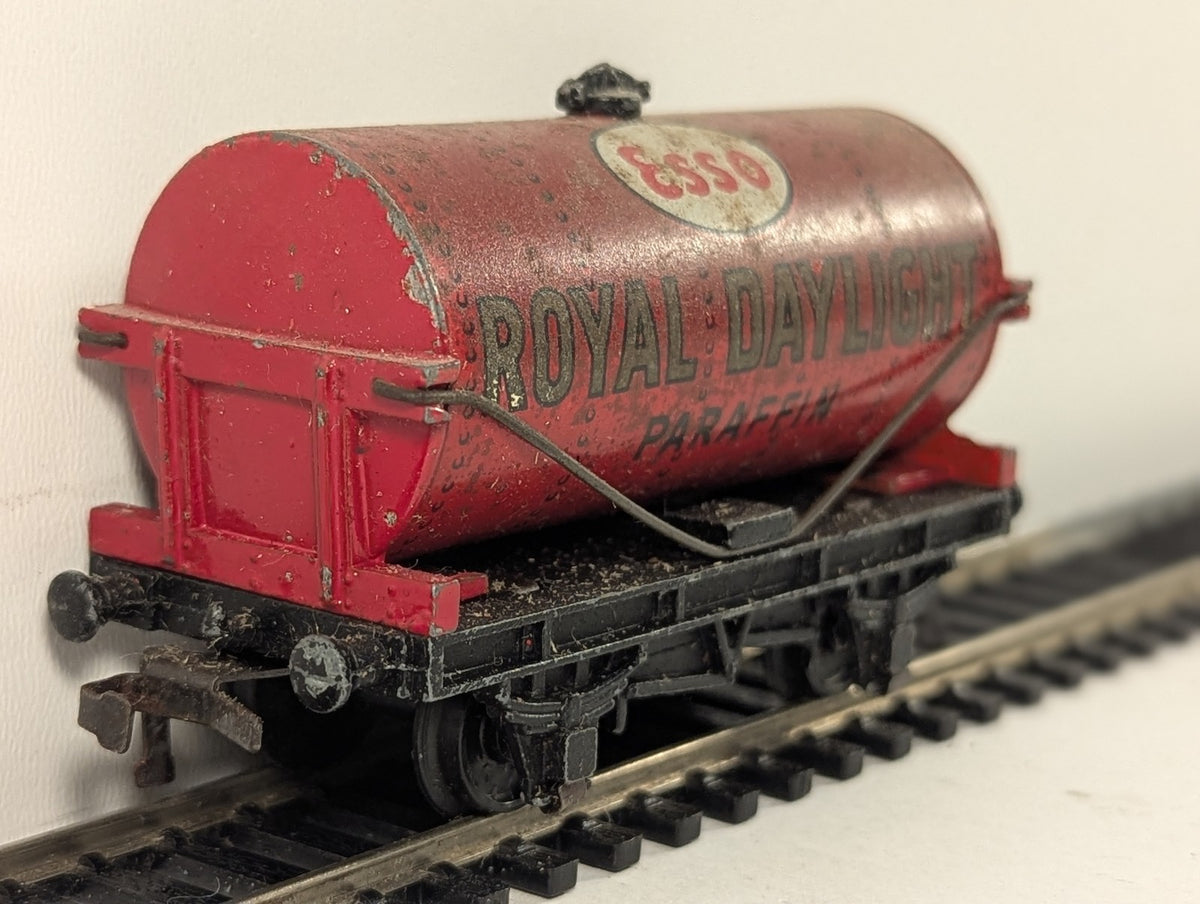 Hornby Dublo OO Gauge Royal Daylight Esso Paraffin Tank Wagon