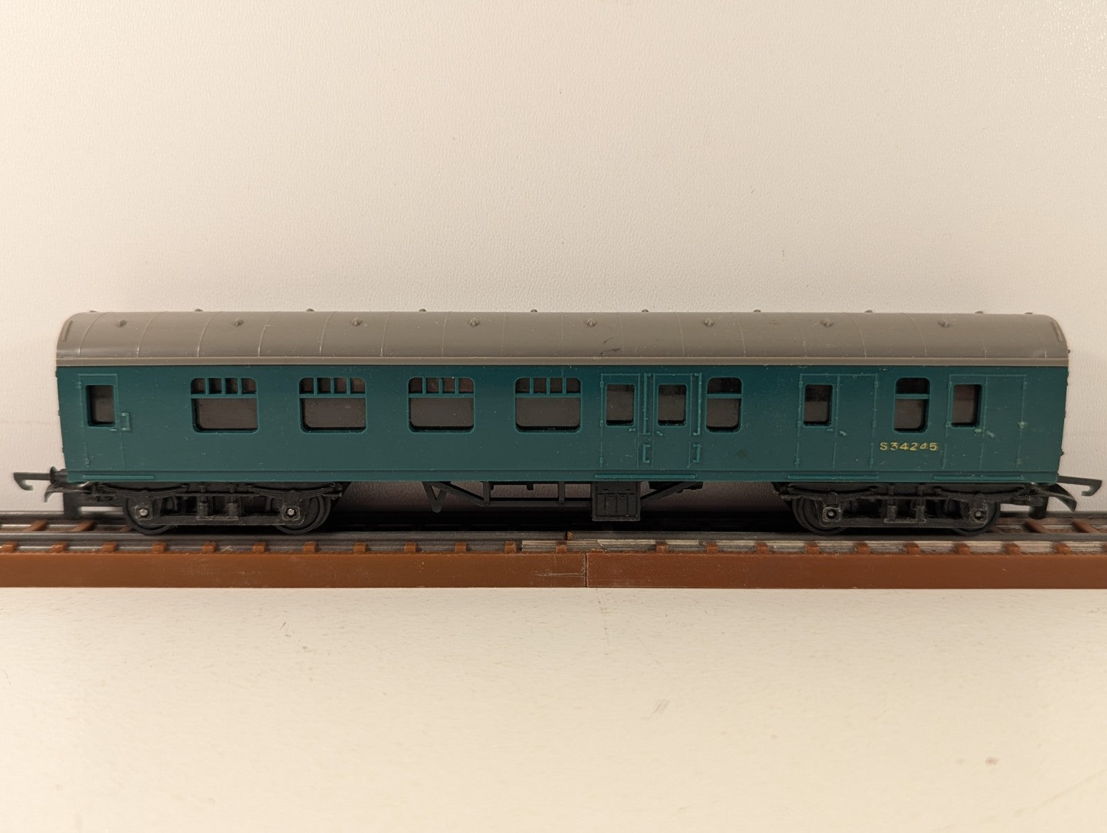 Tri-ang TT Gauge BR Southern Region Main Line Brake Second Coach