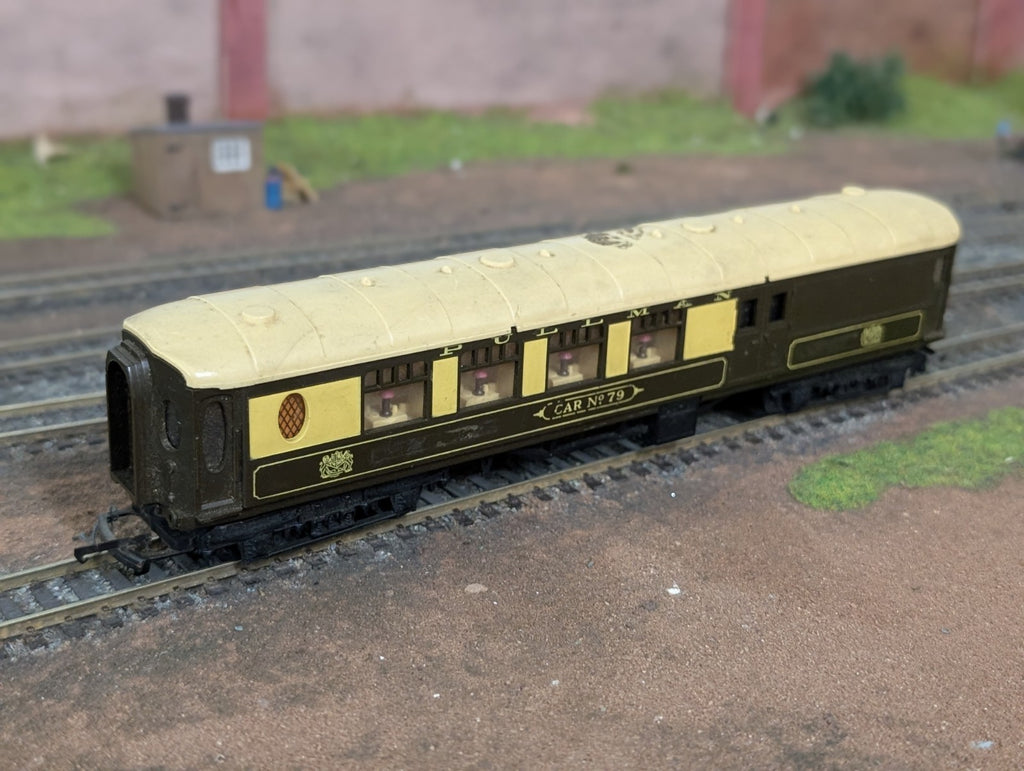 Tri-ang R328 OO Gauge Pullman Brake Coach ‘Car No 79’
