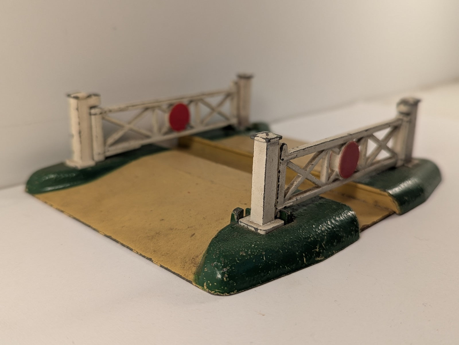 Hornby Dublo OO Gauge D1 Level Crossing