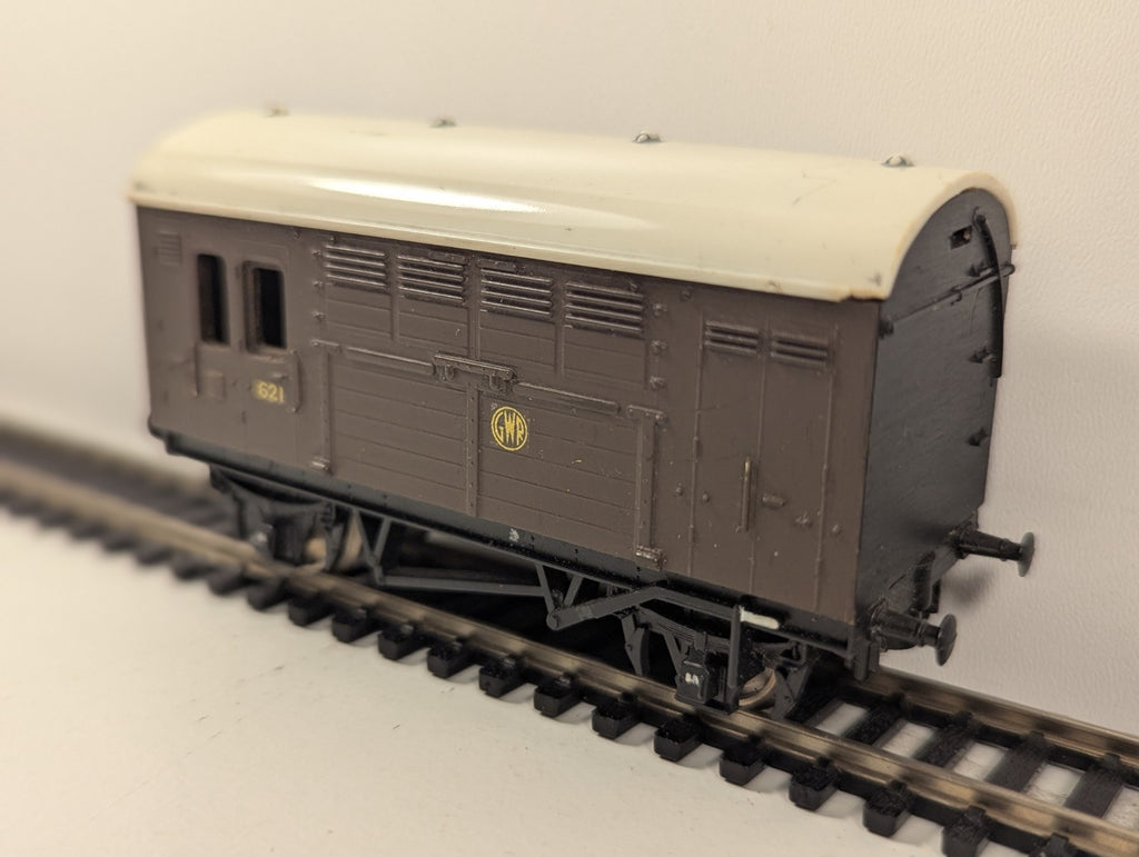 Hornby OO Gauge GWR Horse Box 546 Brown Livery