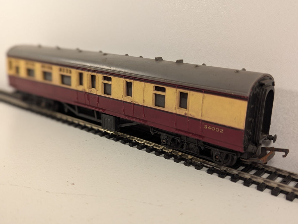 Tri-ang OO Gauge R28/220 Brake Coach 34002 Crimson & Cream