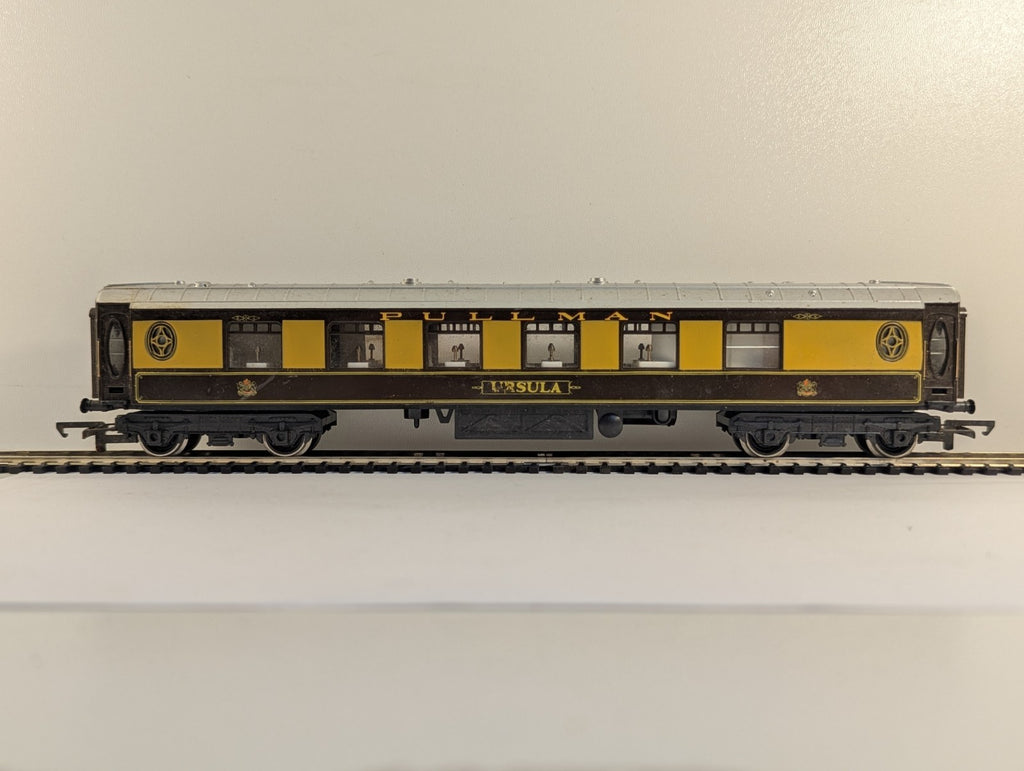 Hornby OO Gauge Pullman Parlour Coach "Ursula"