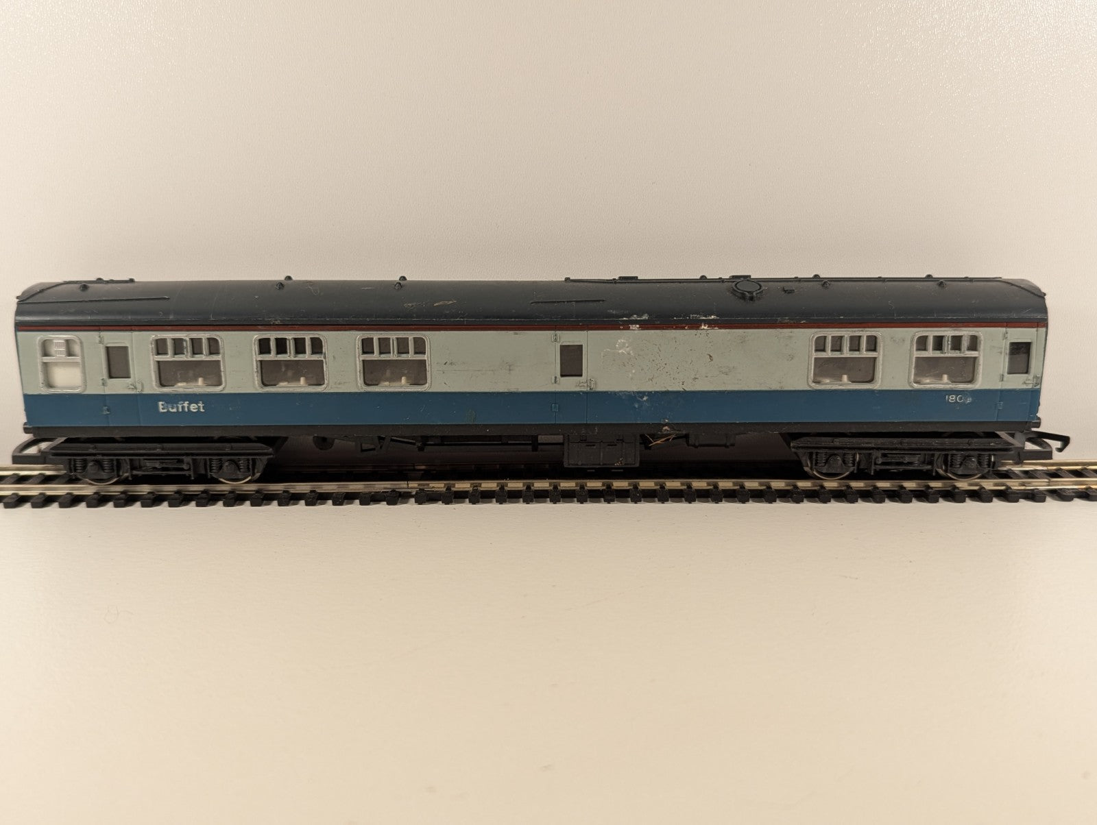Hornby R419 BR Blue/Grey Mk1 Buffet Car 1805 – Missing Buffers
