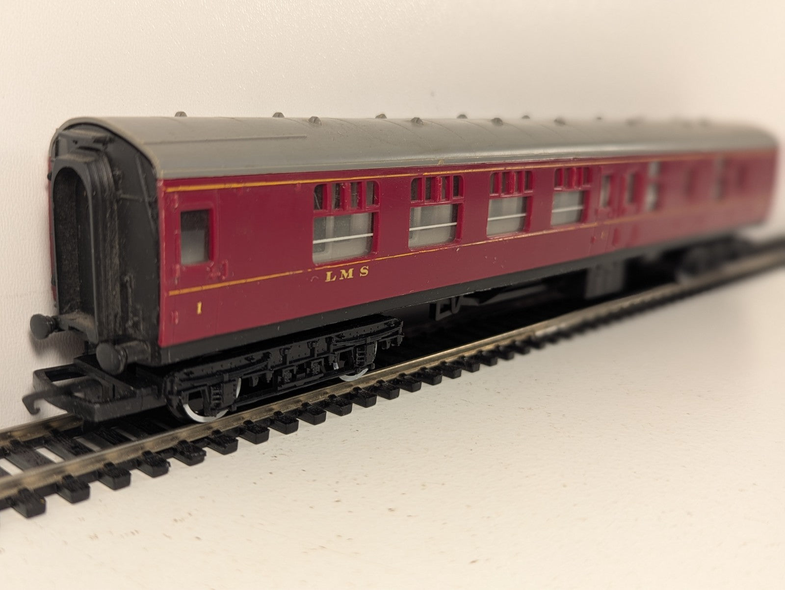 Hornby Railways R.422 LMS Corridor Brake First Coach OO Gauge - Boxed