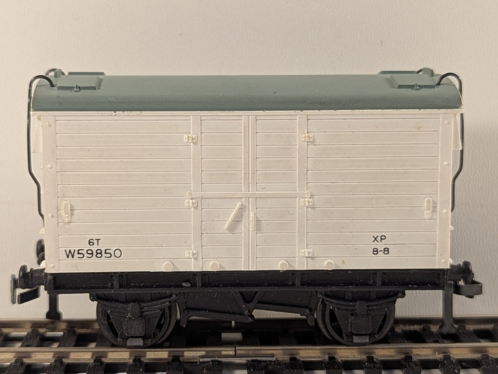 Hornby Dublo 32065 OO Gauge D1 Meat Van - Boxed