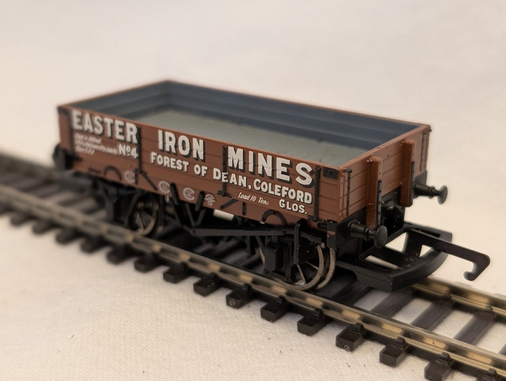 Bachmann OO Gauge 5 Plank Wagon 'Easter Iron Mines' Goods Wagon