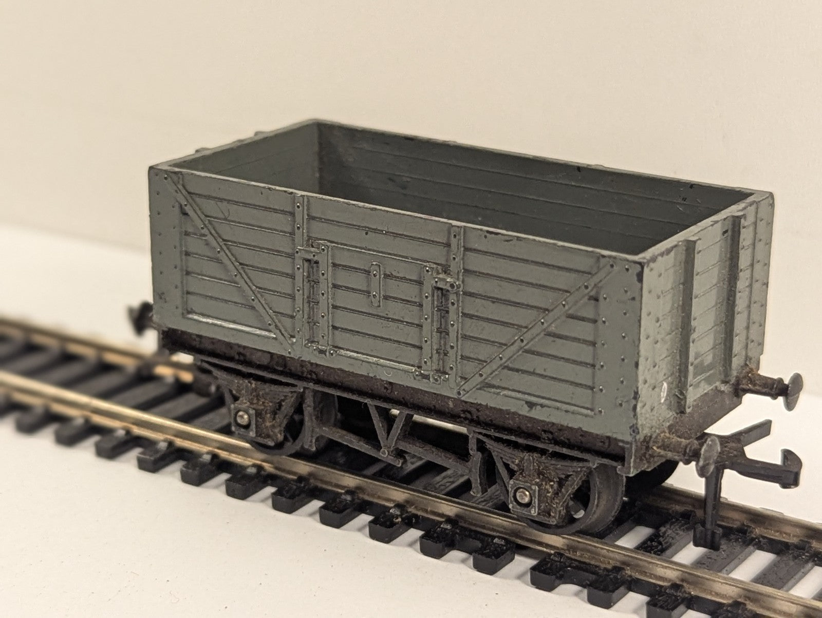 Tri-ang OO Gauge R10 7-Plank Open Wagon Grey  Converter