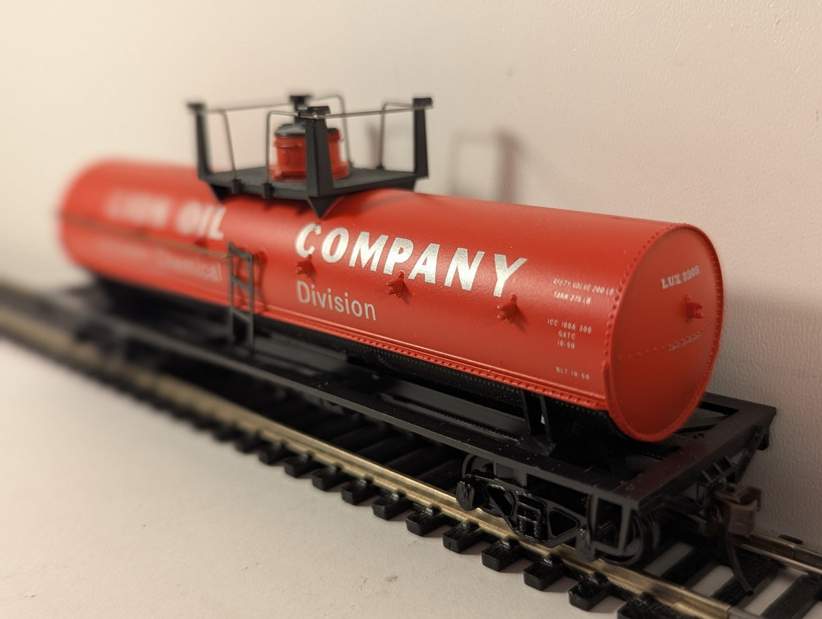 Athearn HO Gauge Lion Oil Company Chemical Division Tank Wagon LUX 2303 1559