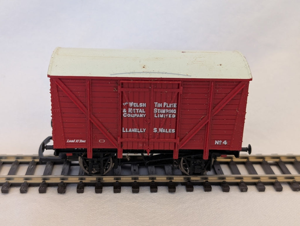 Hornby OO Gauge The Welsh & Metal Company Ventilated Van Goods Wagon