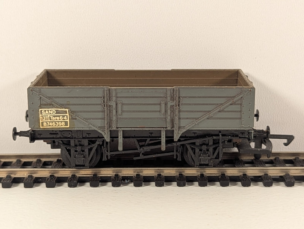 Airfix OO Gauge 5-Plank Open Wagon – Grey – Renumbered