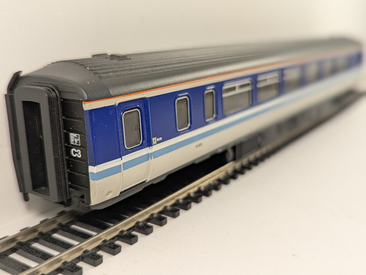 Hornby OO Gauge Class 156 Super Sprinter DMU Coach 52401