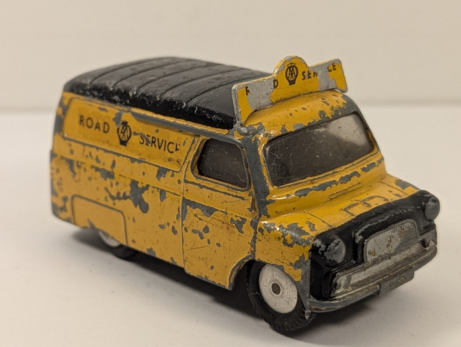 Corgi Toys 408 Bedford AA Road Service Van 1:43