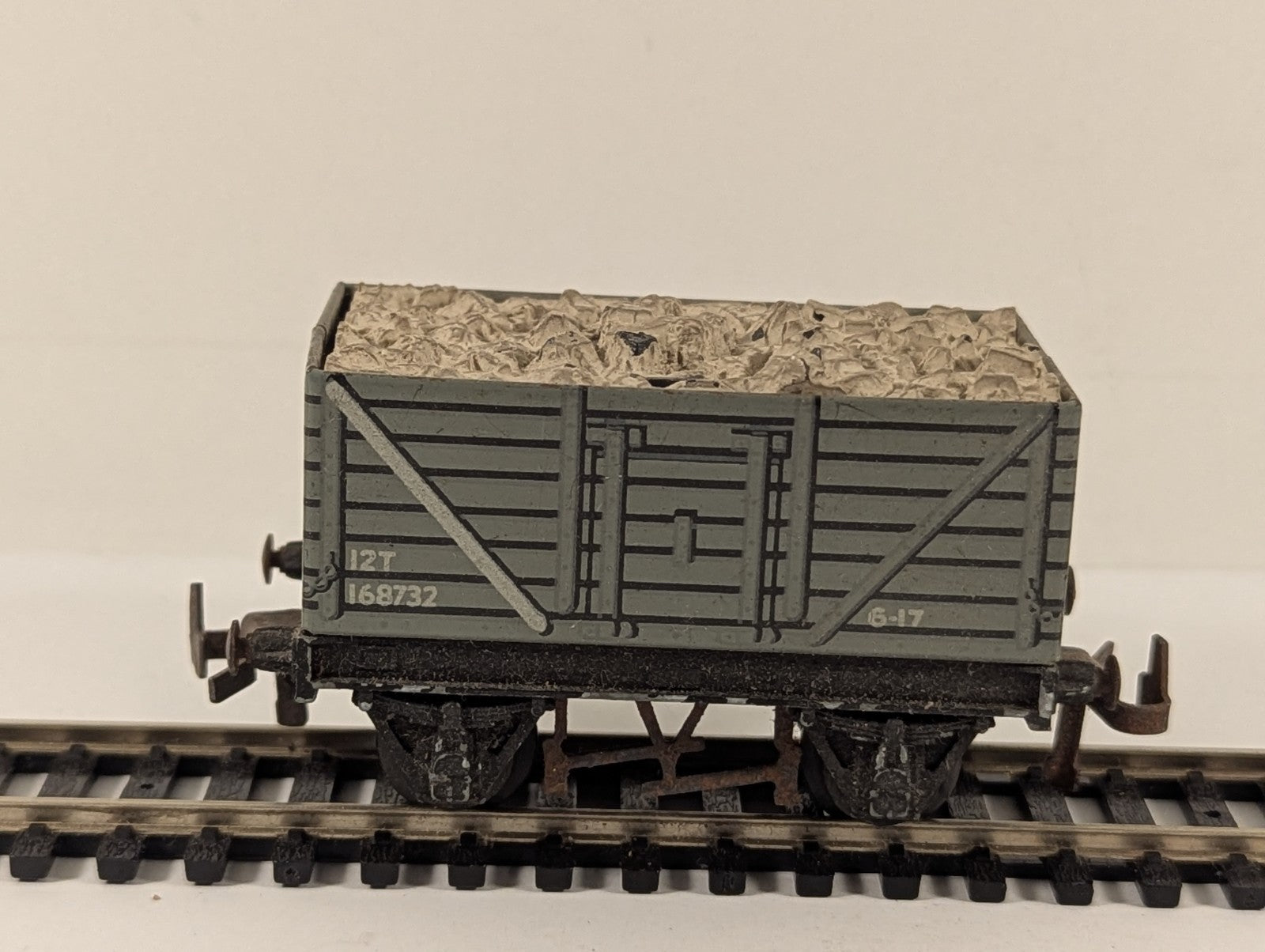 Trix Twin Railways 465168 BR High-Sided stone Wagon OO Gauge
